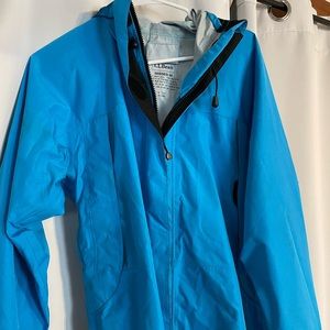 Women’s LL Bean Windbreaker. Waterproof. Size Medium